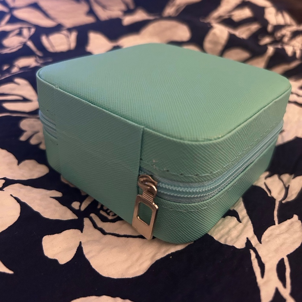 SOLD OUTTiffany blue travel Jewelry Box Free with purchase *while supplies last - Picture 2 of 6